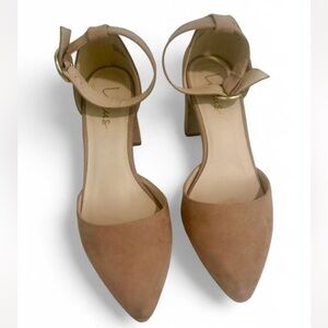 Elegant Lulus beige tan faux suede block heel ankle strap buckle pointed toe 8.5
